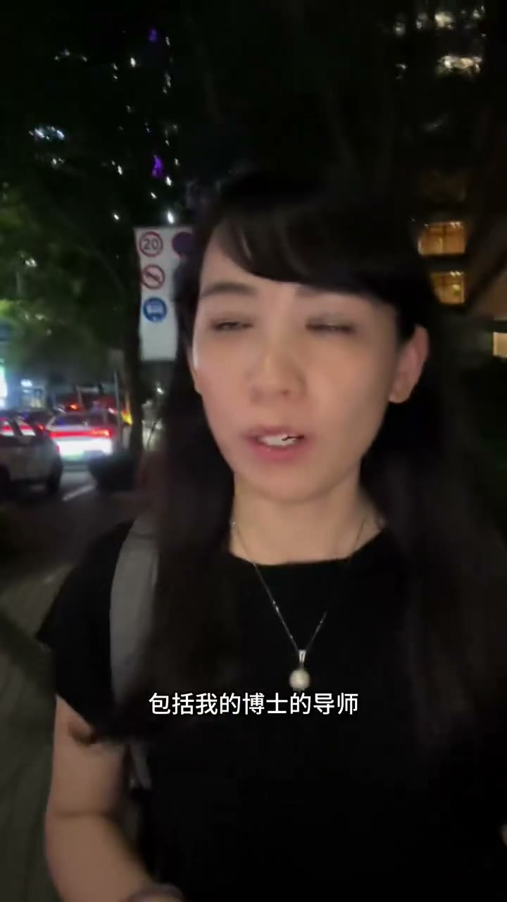 《今天教师节，得到了一个奖杯》画面